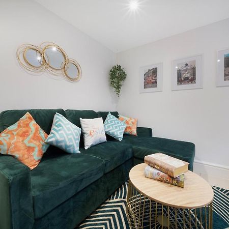 1 Bed House, Free Parking, 15 Minutes From Cheltenham Races Gloucester Dış mekan fotoğraf