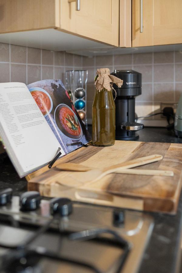 1 Bed House, Free Parking, 15 Minutes From Cheltenham Races Gloucester Dış mekan fotoğraf