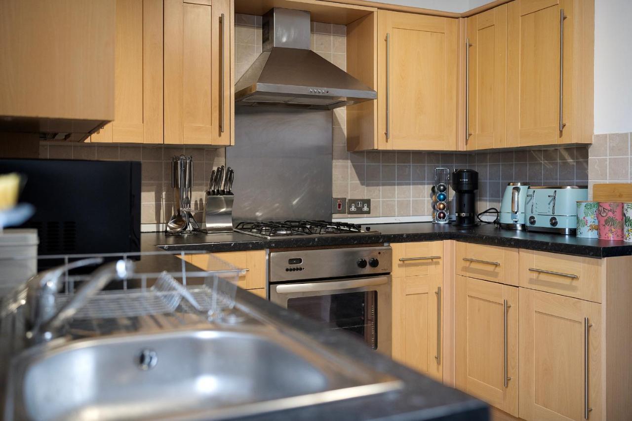 1 Bed House, Free Parking, 15 Minutes From Cheltenham Races Gloucester Dış mekan fotoğraf