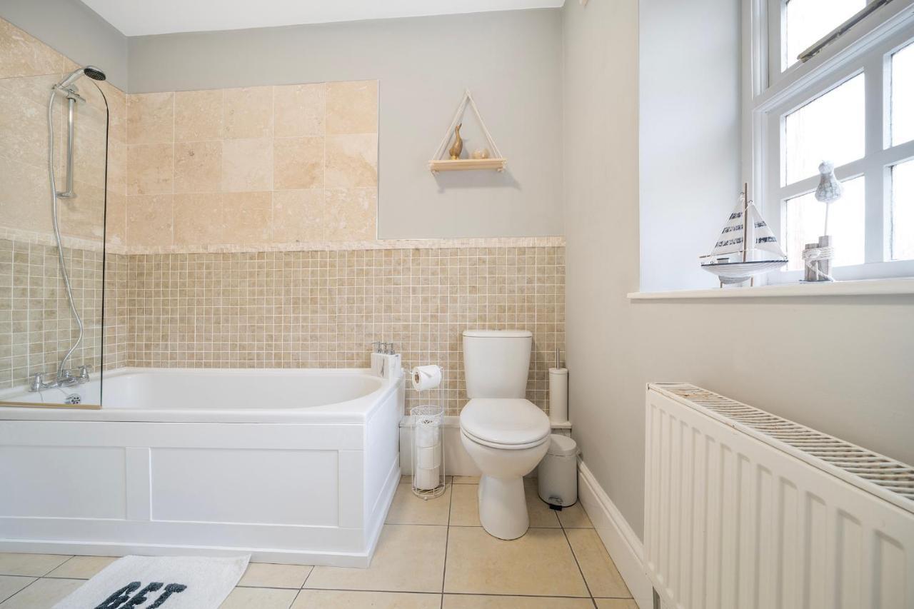 1 Bed House, Free Parking, 15 Minutes From Cheltenham Races Gloucester Dış mekan fotoğraf